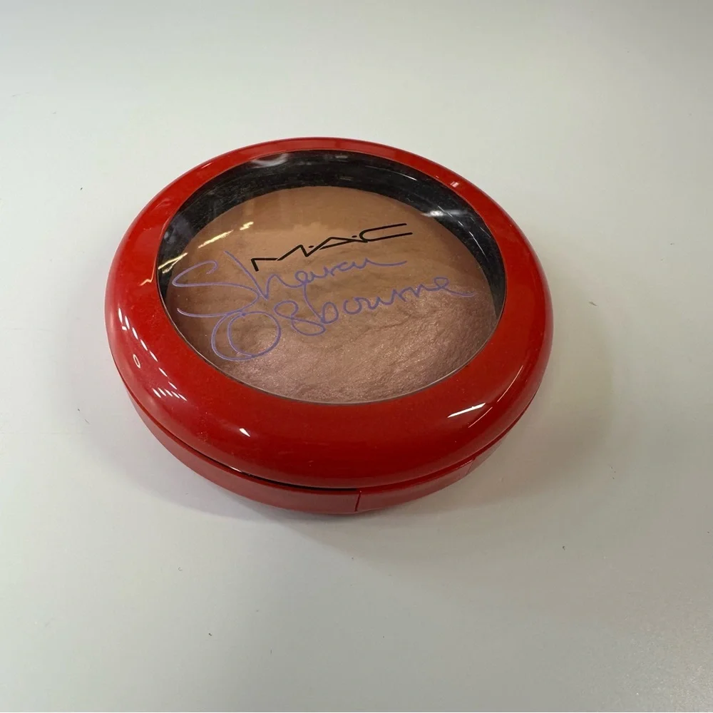 MAC x Sharon Osbourne Mineralize Skinfinish in Refresh, Soft Brown